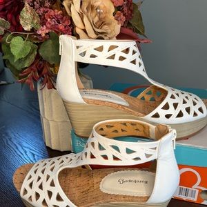 New with box Baretraps Miriam Platform Wedge Platform
